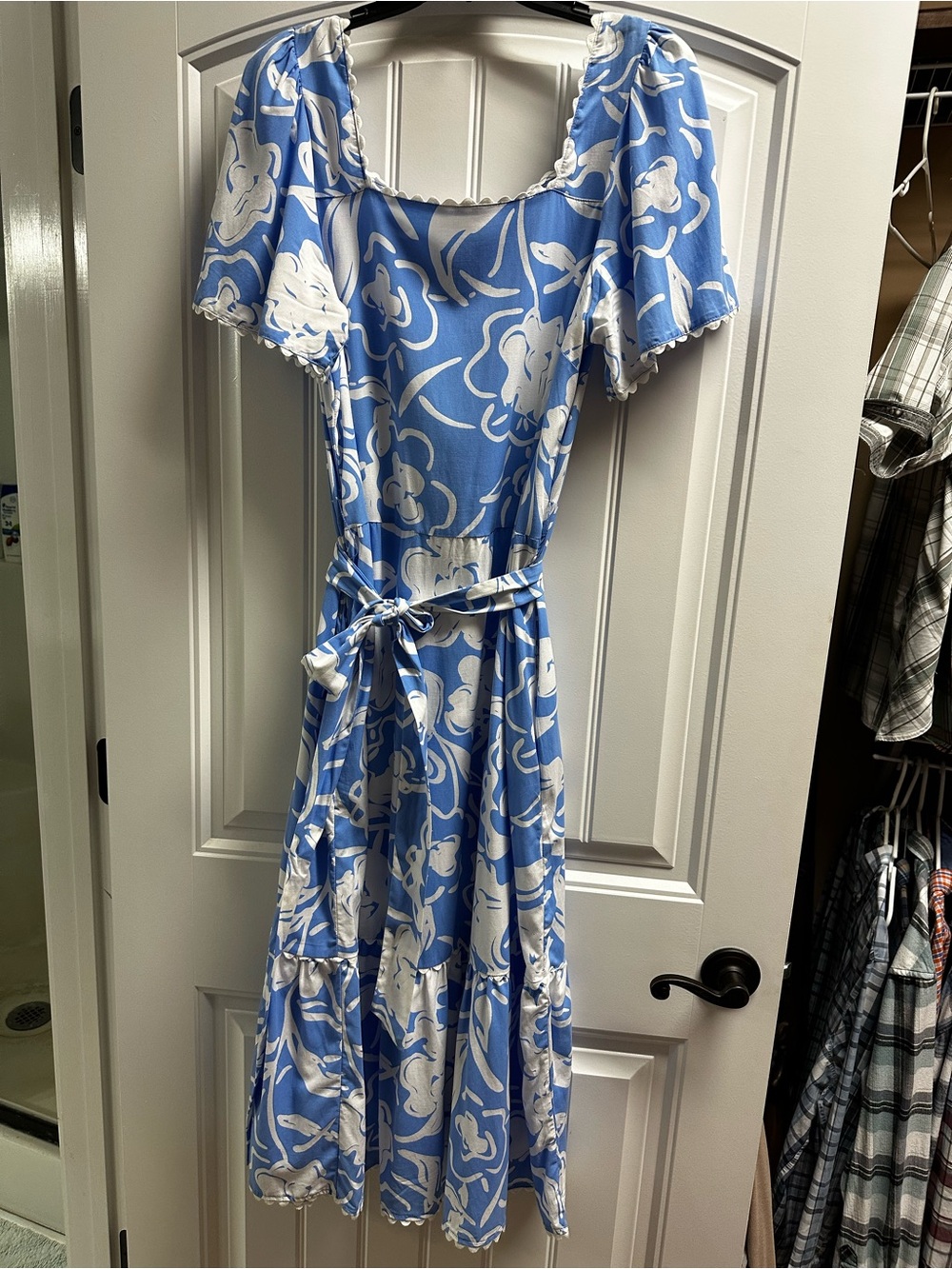 Blue and White Mary Square Medium Emery Spring Serenade